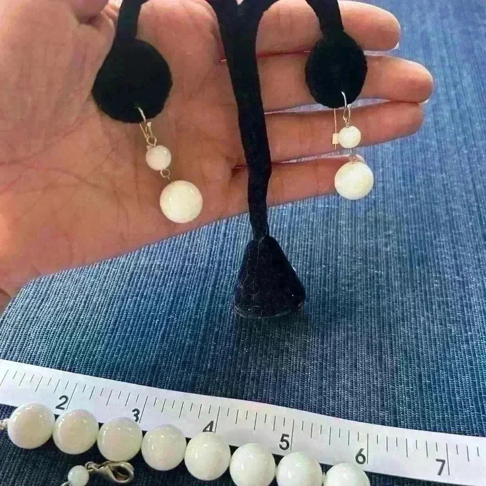 🏖️ Summer Jewelry SALE!! White beaded necklace and earring set. - Picture 7 of 8